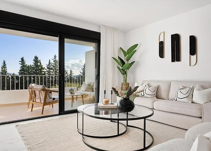Elegant 3 Bedroom Apartment With Sea And Mountain Views