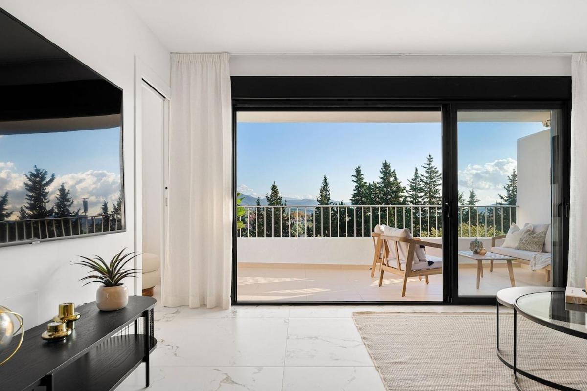 Elegant 3 Bedroom With Sea And Mountain Views