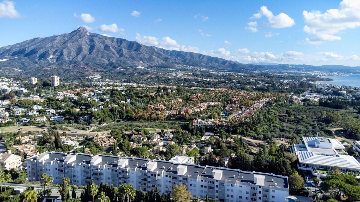 Apartment Elegant 3 Bedroom With Sea And Mountain Views *