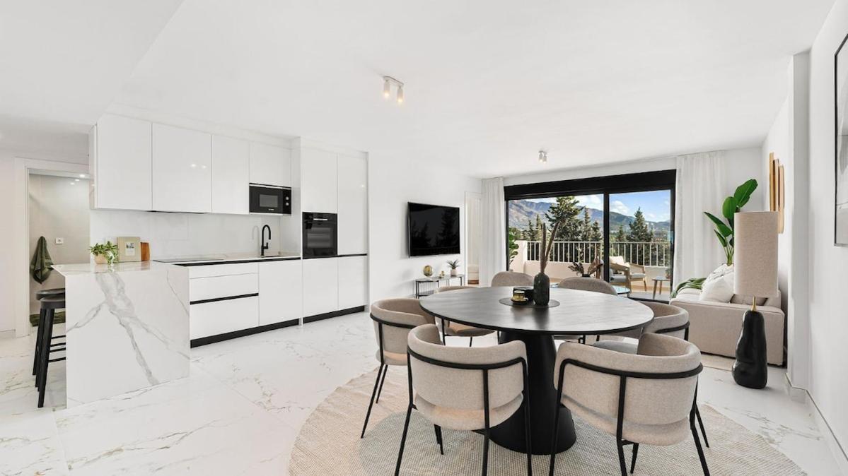 Elegant 3 Bedroom With Sea And Mountain Views Apartment Marbella