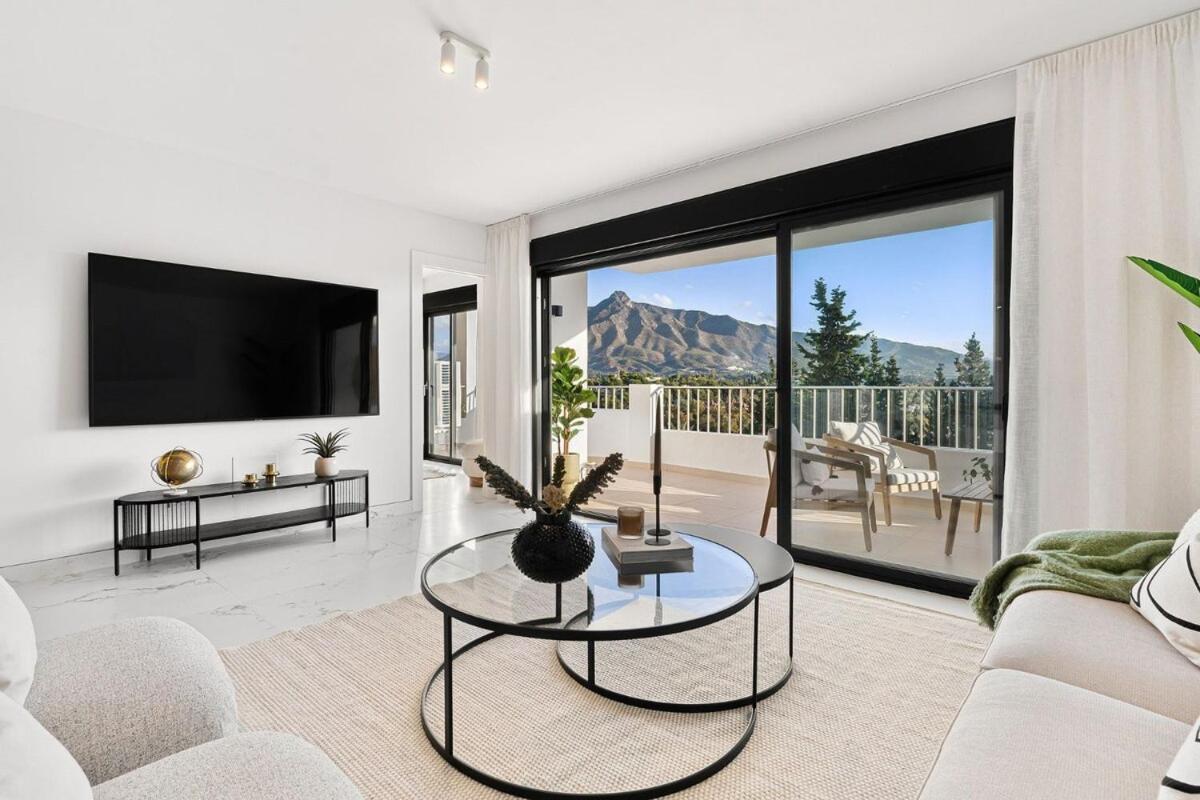 Elegant 3 Bedroom With Sea And Mountain Views Apartment *