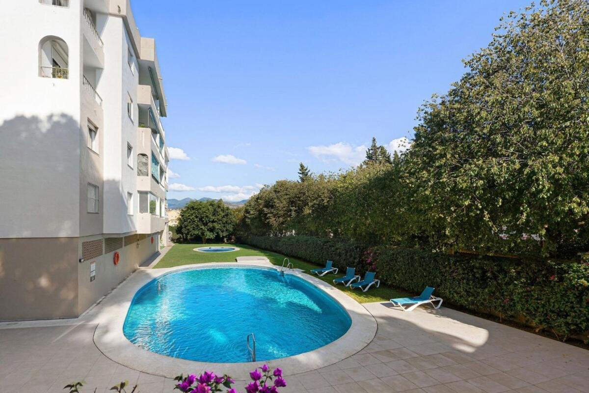 Elegant 3 Bedroom With Sea And Mountain Views Apartment Marbella