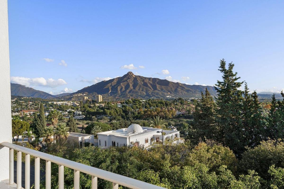 Apartment Elegant 3 Bedroom With Sea And Mountain Views Marbella